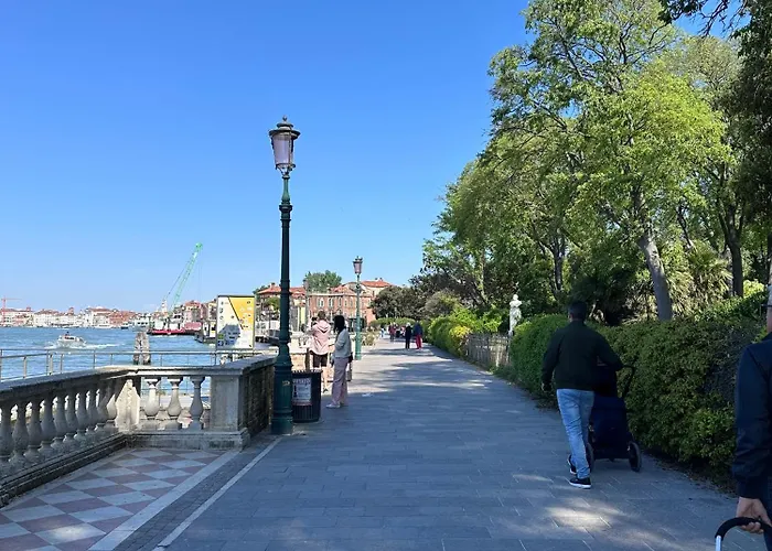 Ca' Elena Beautiful Canal View Biennale Apartment *